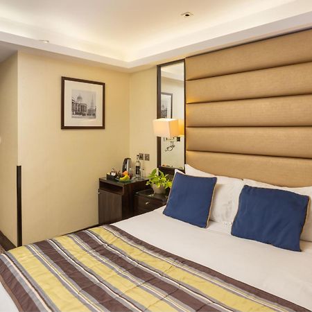Park Grand Mayfair Лондон Екстериор снимка A room at the hotel