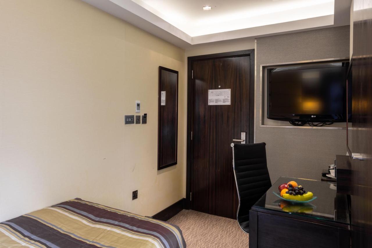 Park Grand Mayfair Лондон Екстериор снимка A room at the hotel