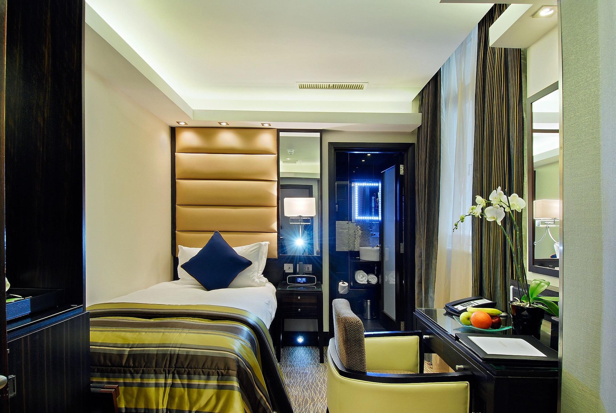 Park Grand Mayfair Лондон Екстериор снимка A room at the Mandarin Oriental, London