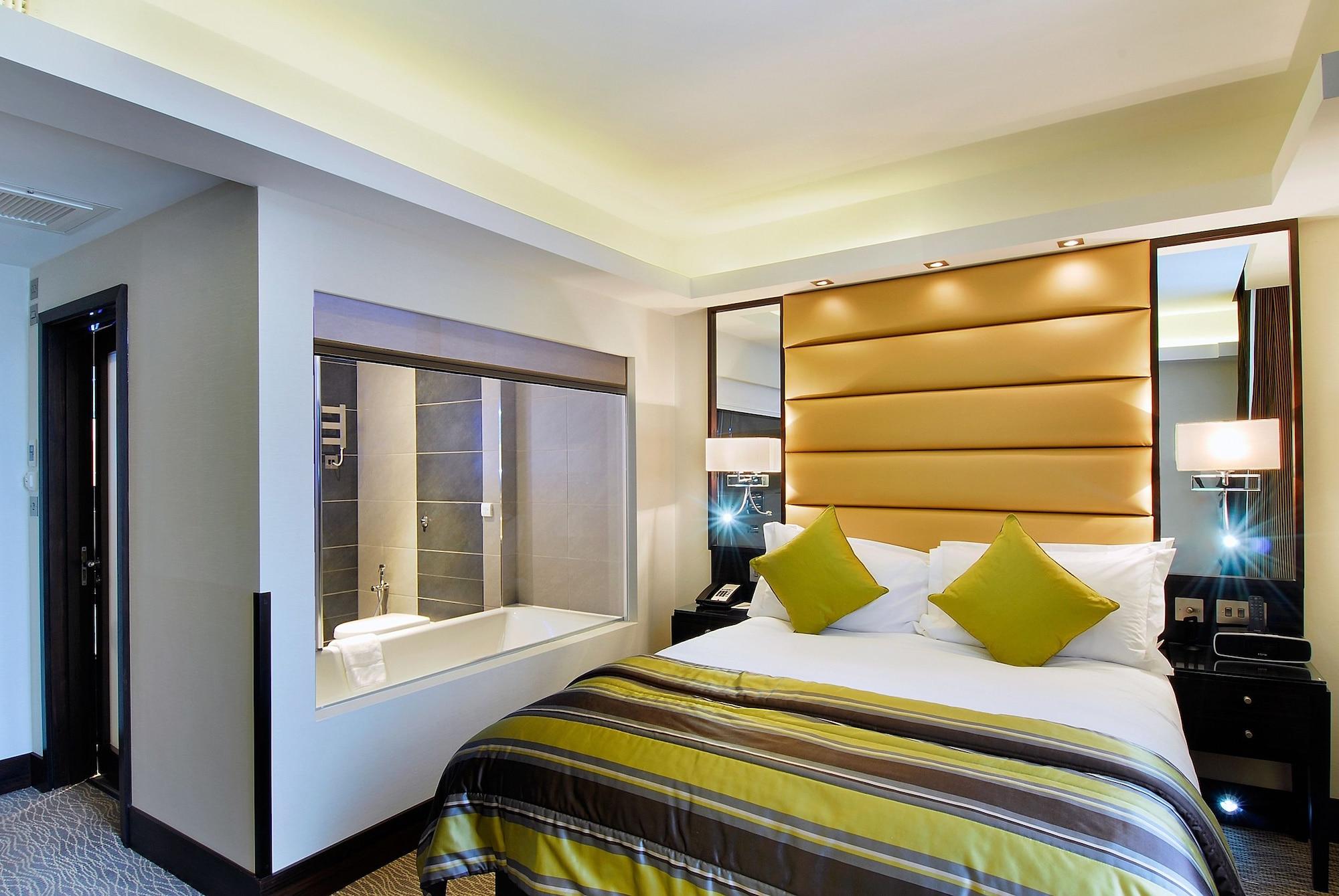 Park Grand Mayfair Лондон Екстериор снимка A bedroom at the Hilton London Paddington