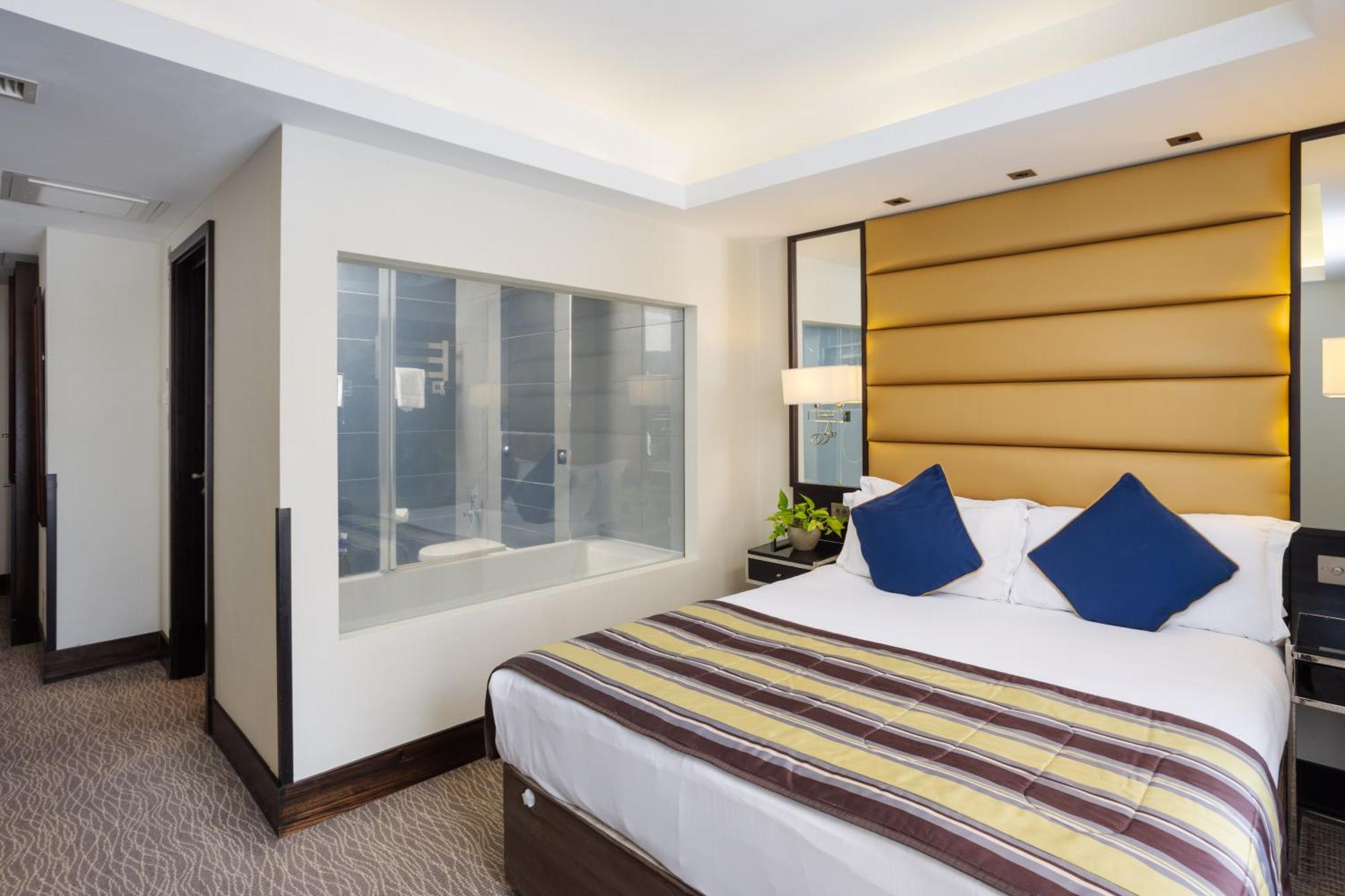 Park Grand Mayfair Лондон Екстериор снимка A bedroom at the hotel