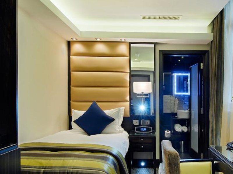 Park Grand Mayfair Лондон Екстериор снимка A room at the hotel