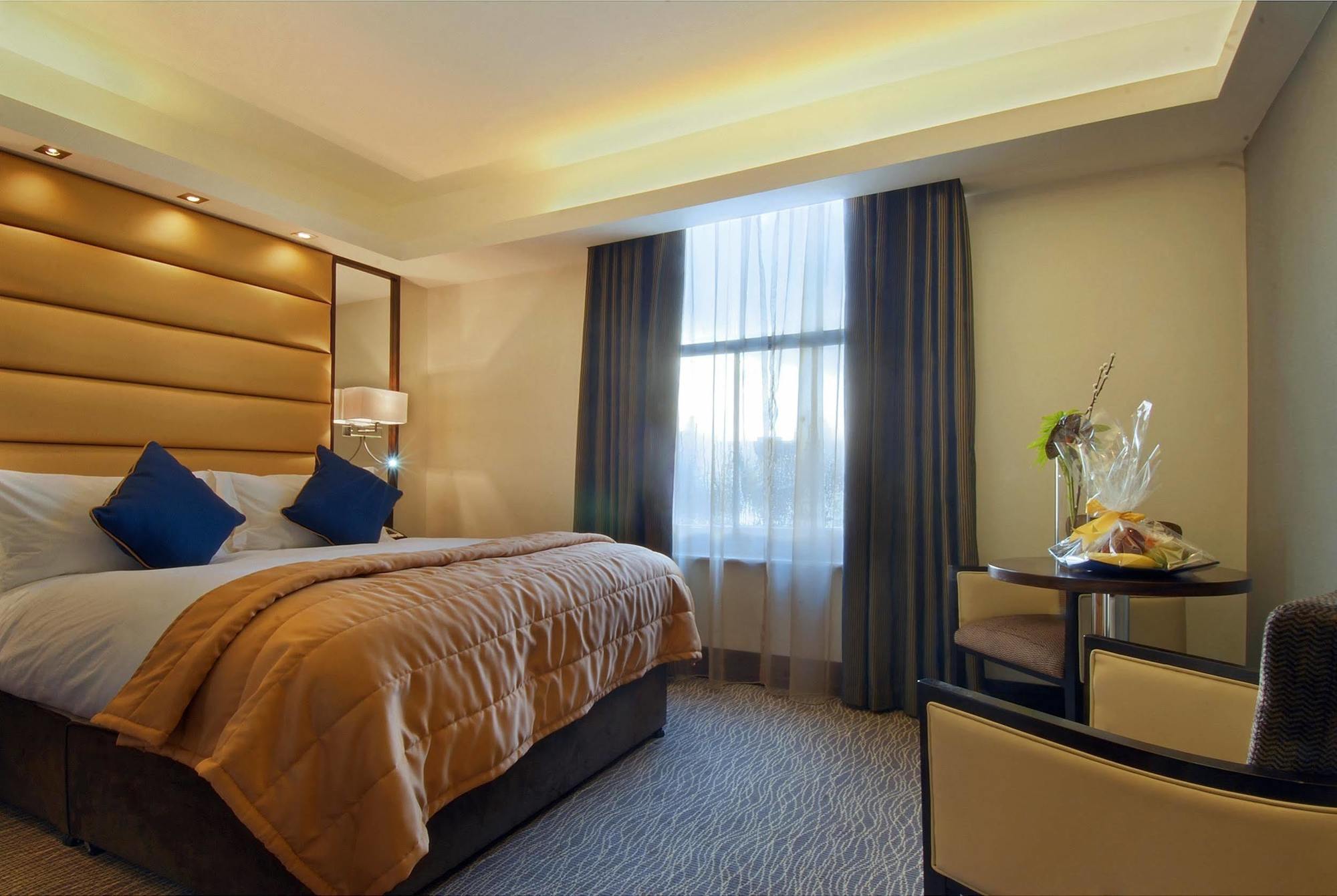 Park Grand Mayfair Лондон Екстериор снимка A bedroom at the hotel