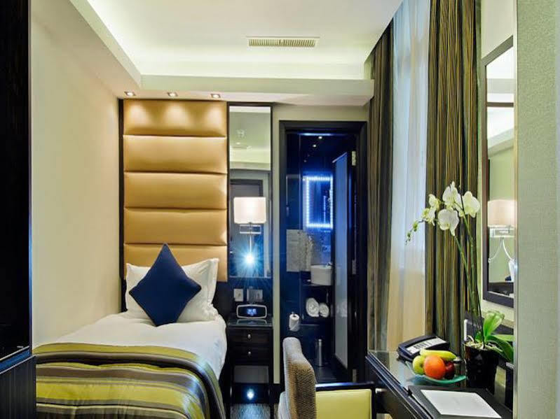 Park Grand Mayfair Лондон Екстериор снимка A room at the hotel