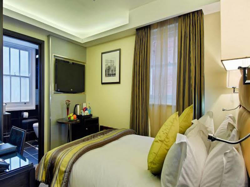 Park Grand Mayfair Лондон Екстериор снимка A room at the hotel