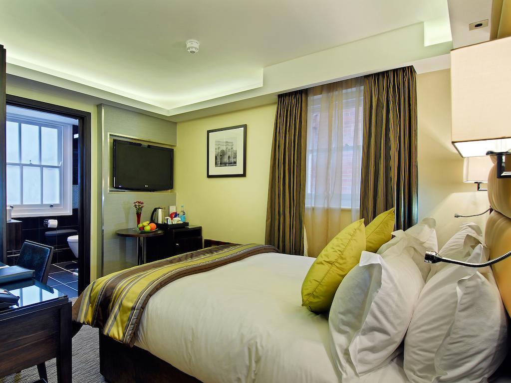 Park Grand Mayfair Лондон Екстериор снимка A bedroom at the hotel